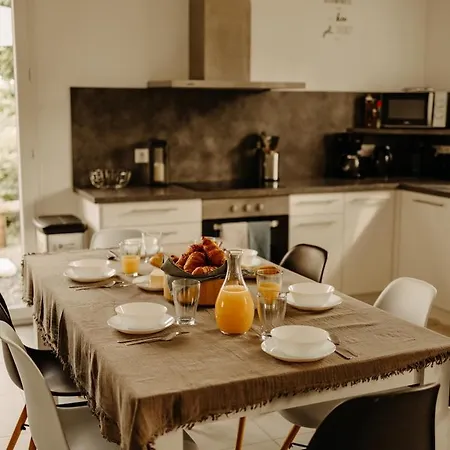 Fully Equipped Cottage For 6 People 10 Min From Honfleur *